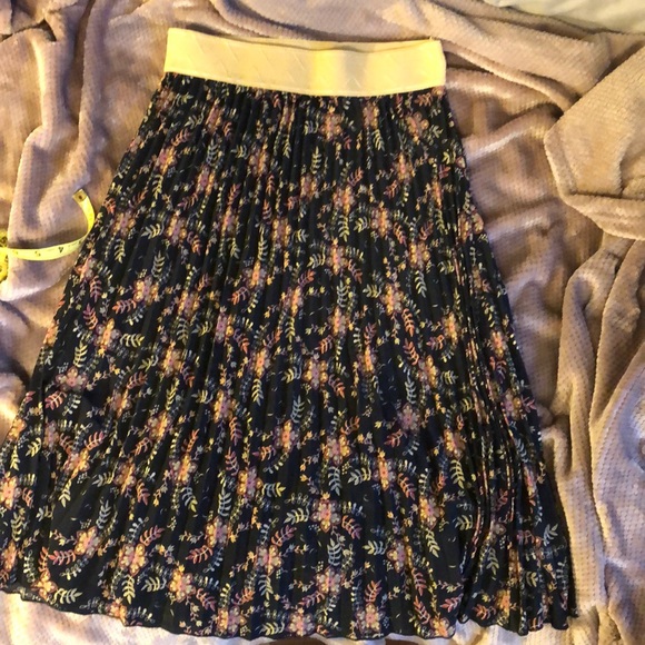LuLa Roe pleated skirt